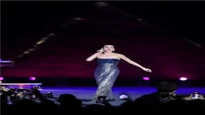 كاتي بيري تؤدي حفلاً استثنائياً أمام الأهرامات وتحقق أمنية طال انتظارها